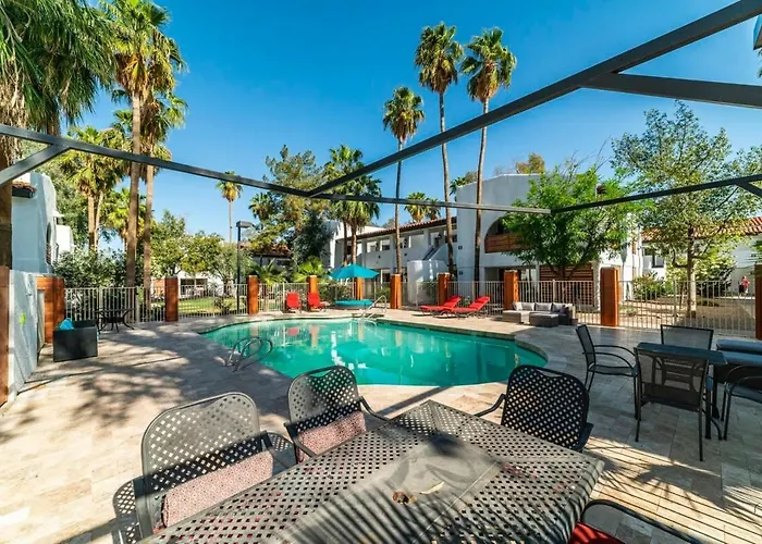 Holiday home 78- Modern Desert Paradise Heated Pool