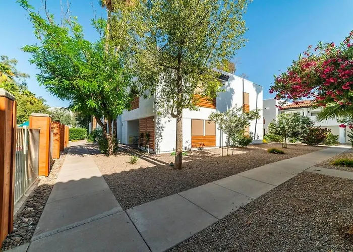 78- Modern Desert Paradise Heated Pool