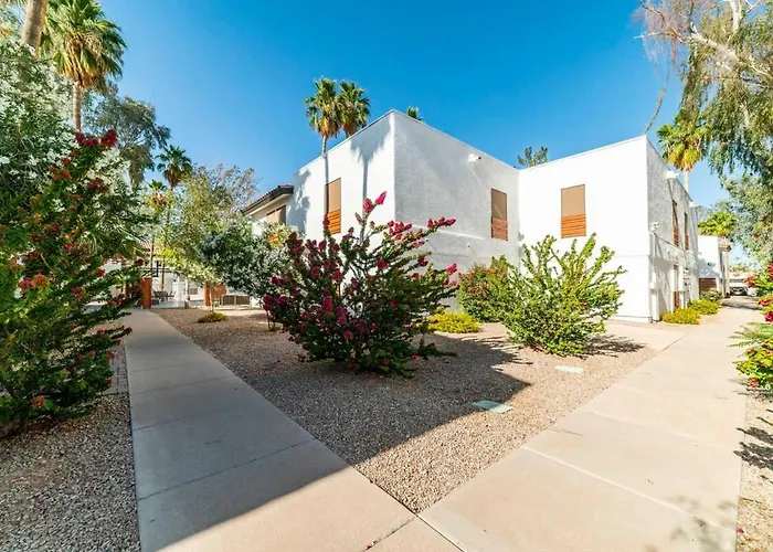78- Modern Desert Paradise Heated Pool
